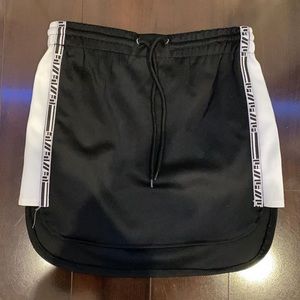 LF skirt. never worn.